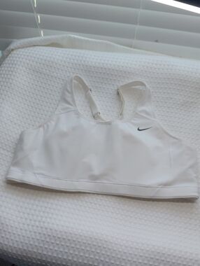 Nike Dry-Fit White Racerback Sports Bra with Swoosh Logo Sz XL